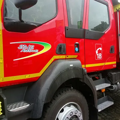 Ardennes - Un feu de broussailles se propage à un champ